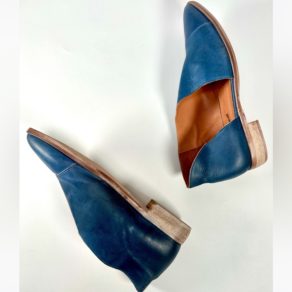 Free People Royale Flat Leather Cut Out Shoe in Indigo - Picture 12 of 16